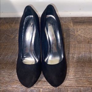 Black heels. Size 6. Gently used.